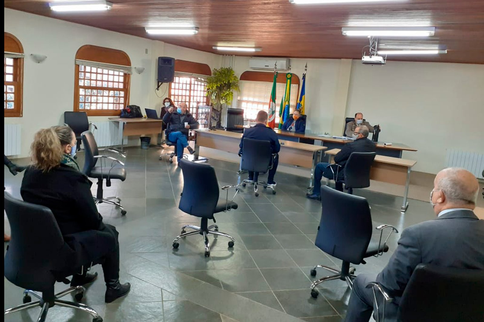 Prefeitos debatem a respeito do modelo de distanciamento controlado