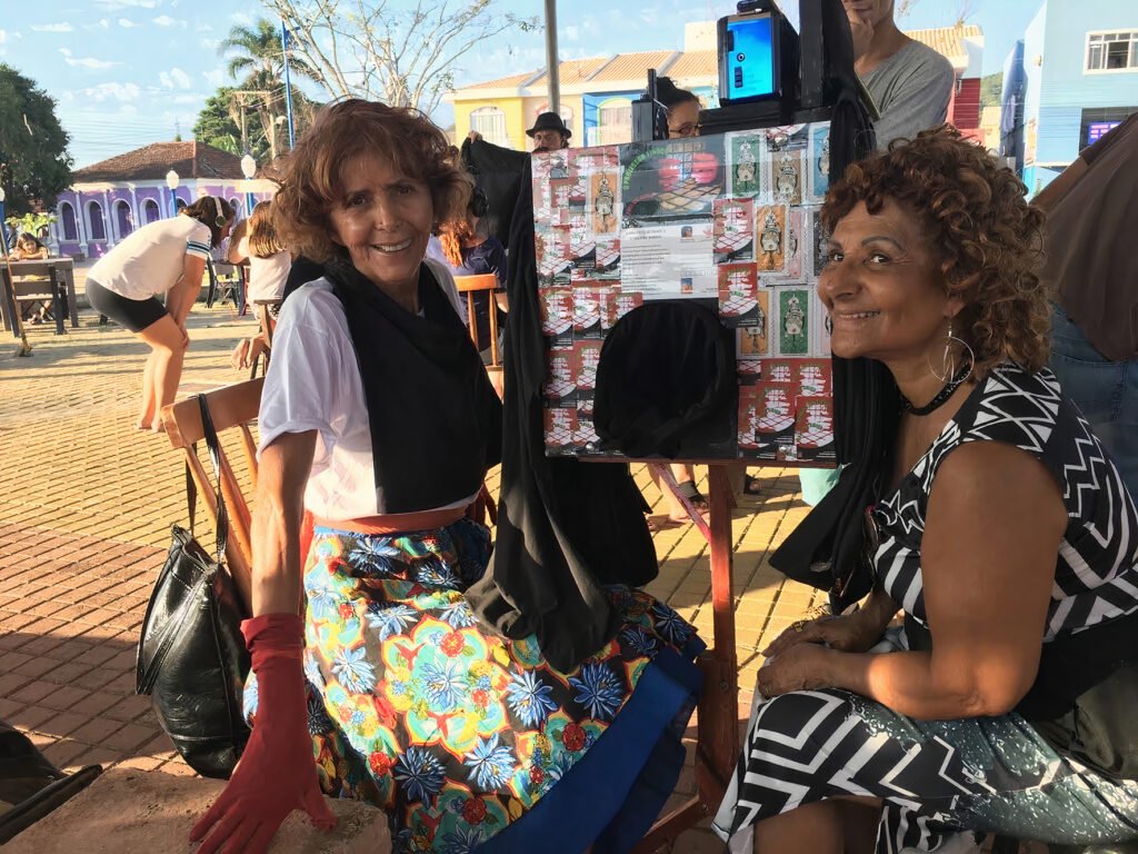 Criadoras do teatro lambe-lambe se apresentarão em Canela