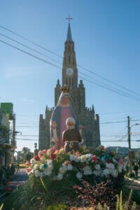 Romaria Motorizada e pagadores de promessas passaram pelo Santuário de Caravaggio neste dia 26/05
