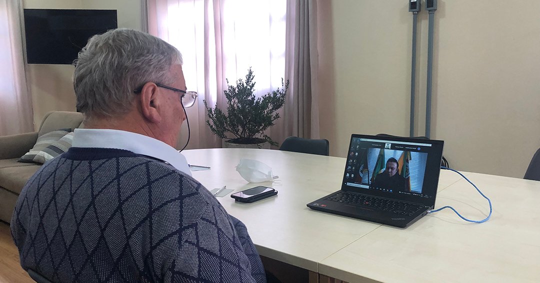 Prefeito Constantino participa da reunião da Amesne