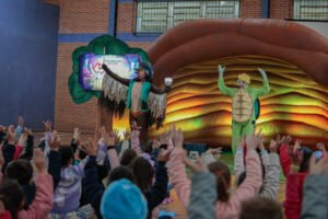 Com foco em sustentabilidade e meio ambiente, teatro itinerante diverte e ensina crianças nas escolas públicas de Canela
