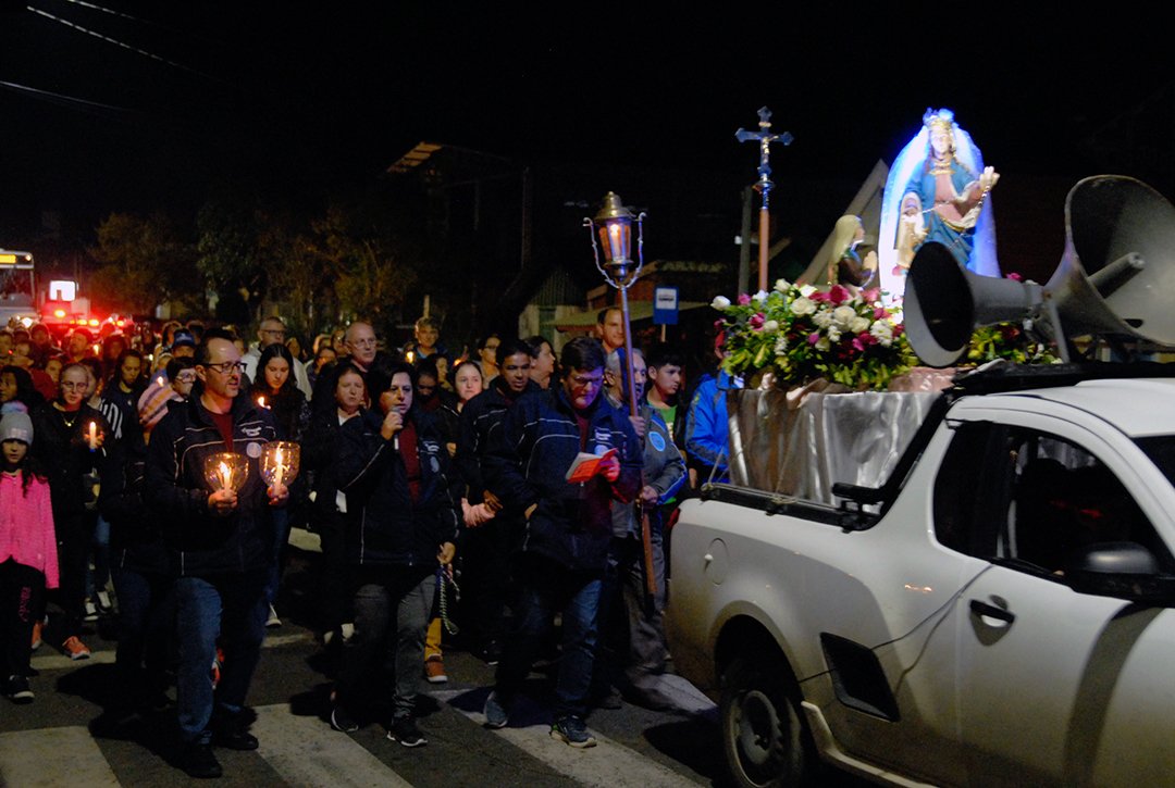 Procissão luminosa, primeiro evento do ano em homenagem a Nossa Senhora de Caravaggio, em Canela