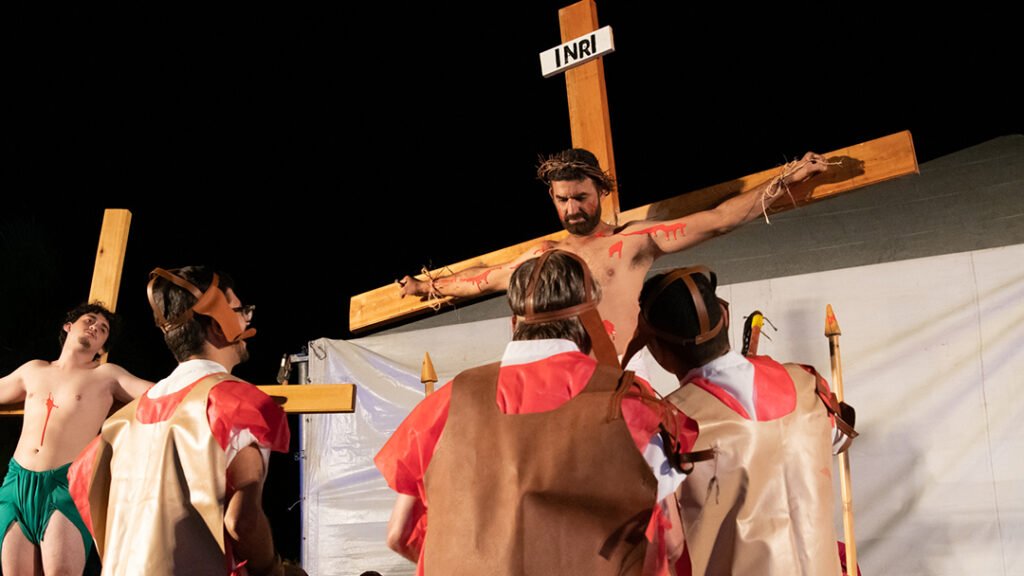 Apresentação da Via Sacra, em Três Coroas, emocionou o público