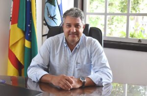 Prefeito de Nova Petrópolis Darlei Wolf segue a frente da Amserra