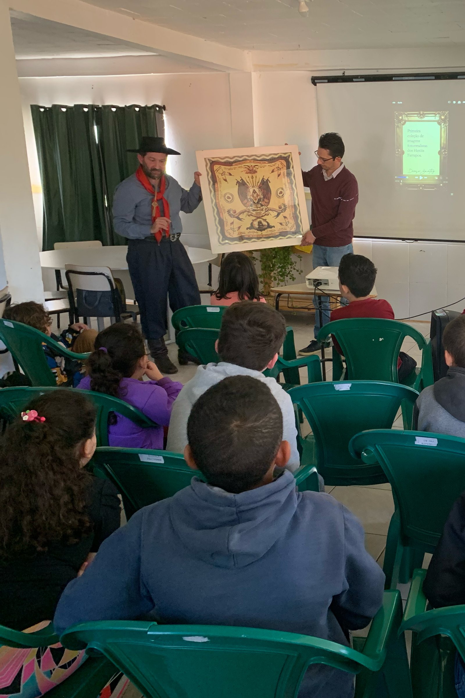 Projeto Coleção Heróis Farrapos engaja alunos de escolas municipais