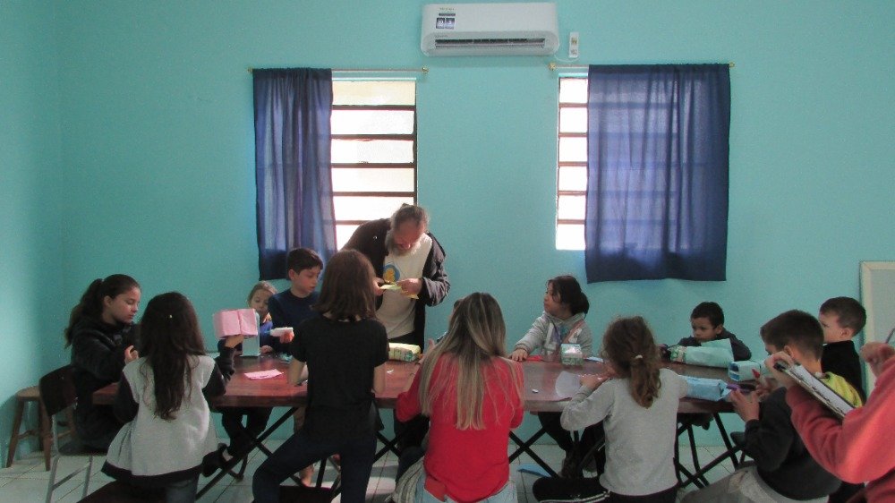 Oficinas com artistas plásticos compõem o projeto Expressividades