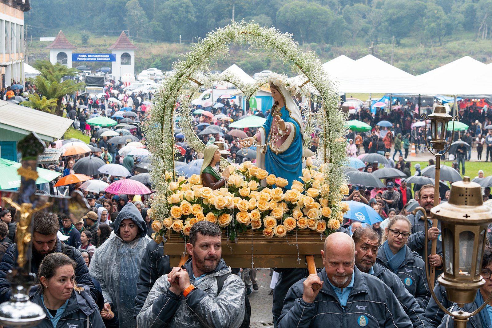 Romaria de Caravaggio de Canela emociona e reúne multidão em Canela