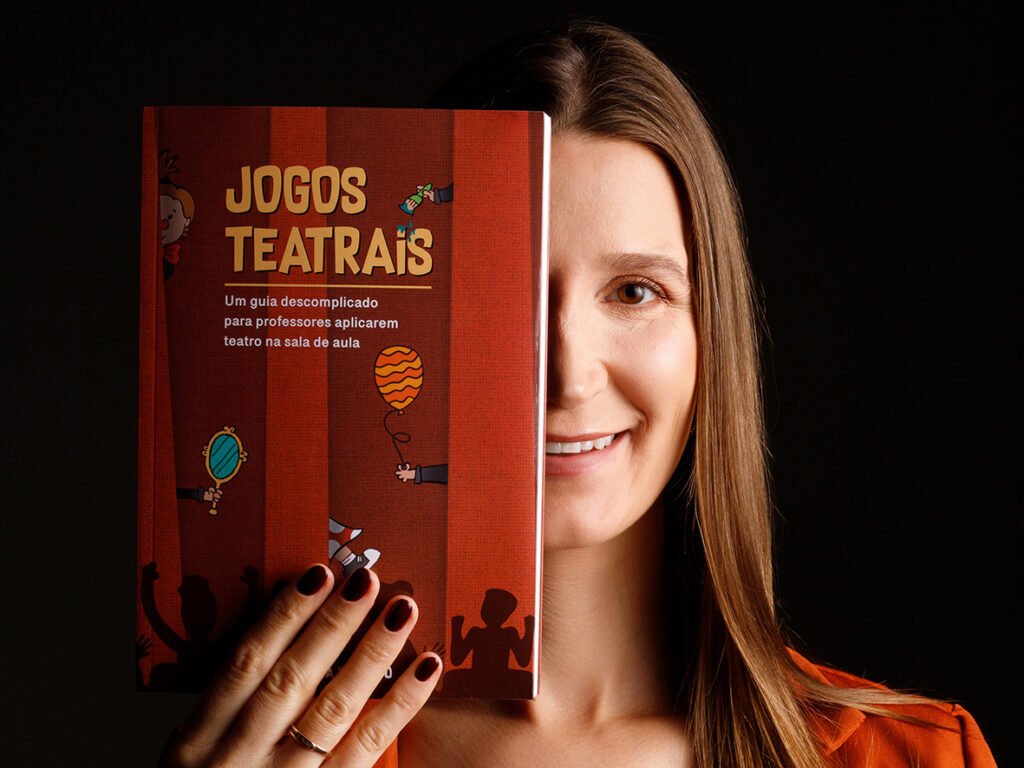 Livro reúne mais de 100 jogos teatrais para transformar a sala de aula em um palco criativo