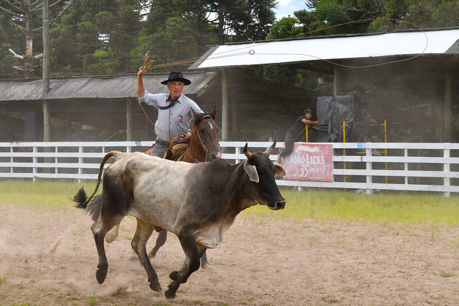 Falta um mês para o Rodeio do CTG Querência de Canela