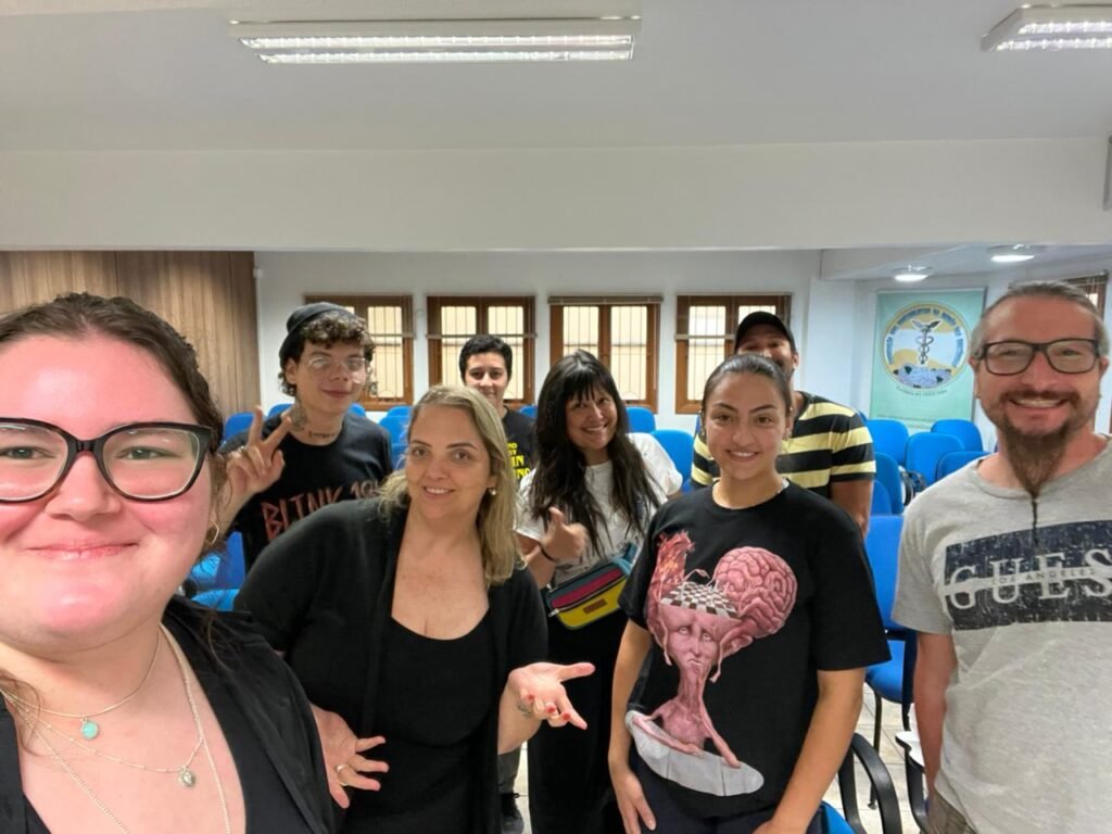 Like-se – curta a si mesmo: projeto une arte e psicologia no combate ao bullying e cyberbullying