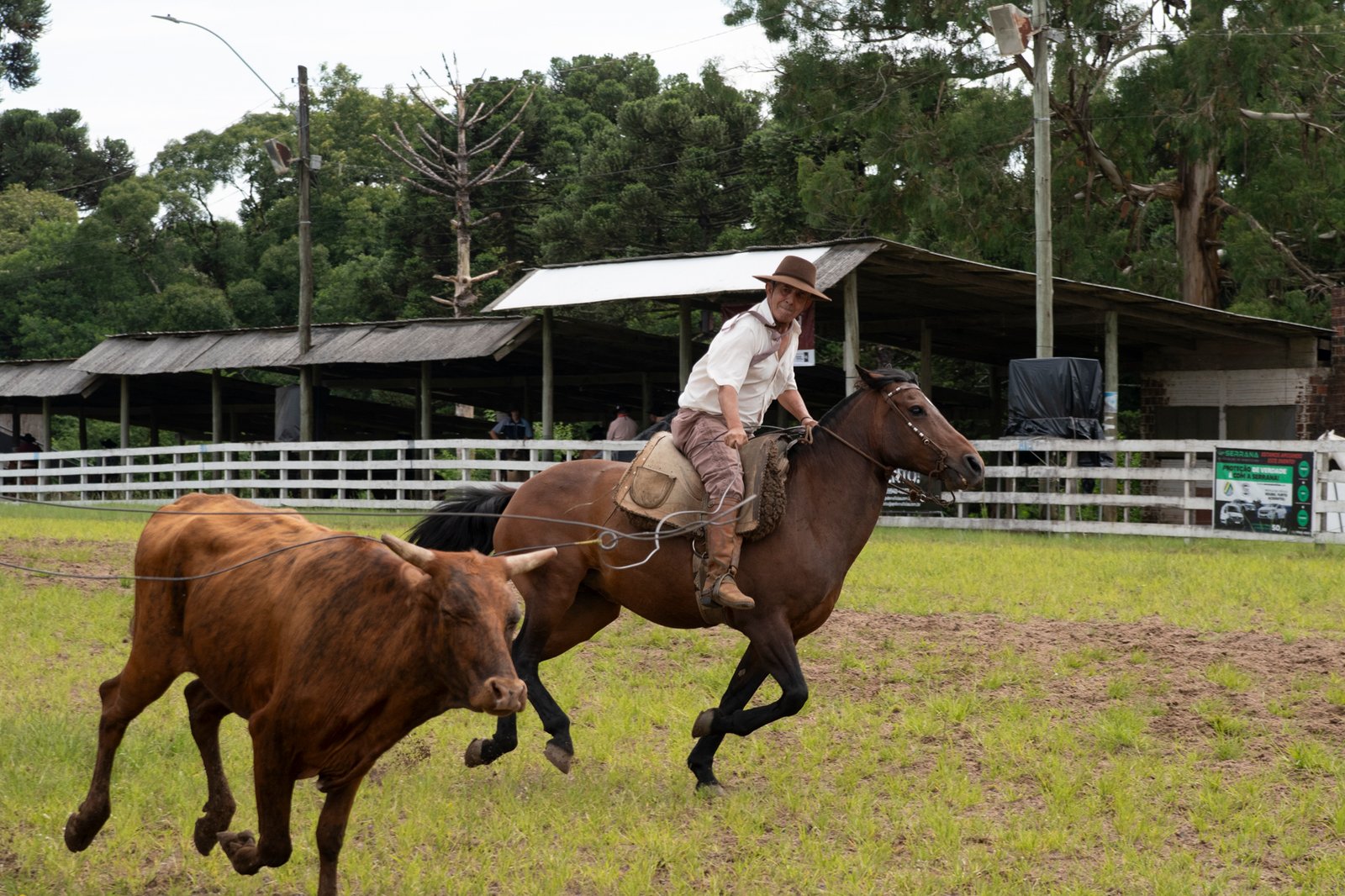 Canela abriu as porteiras do Rodeio Nacional