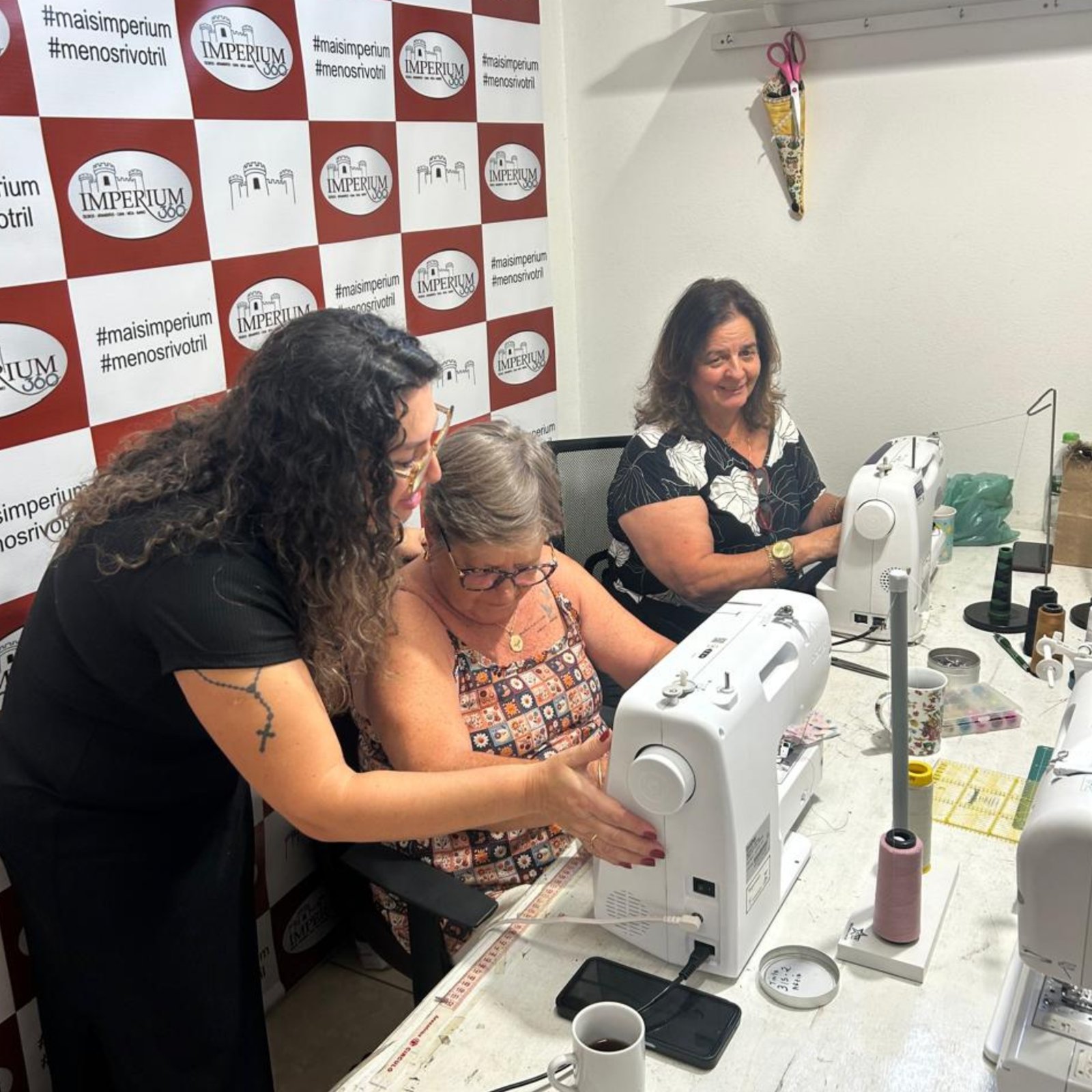 Costurar para transformar: projeto une criatividade, renda e empoderamento