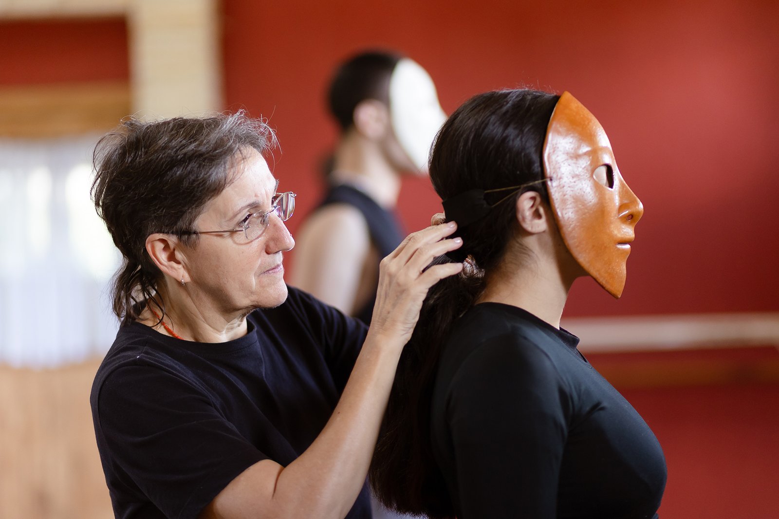 Curso intensivo de máscaras reúne artistas e promove imersão cênica