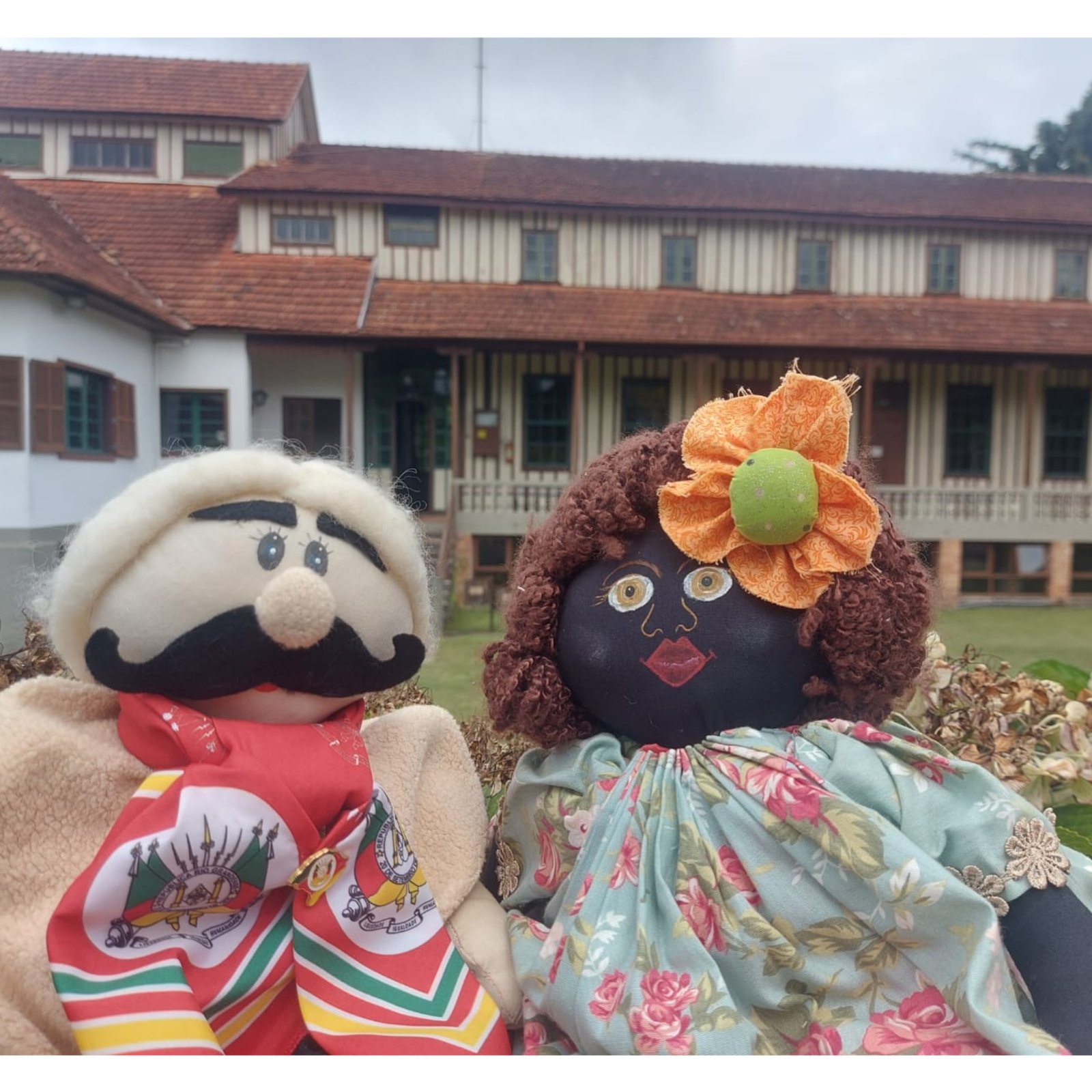 Projeto utiliza teatro de bonecos para levar a história de Canela às escolas municipais