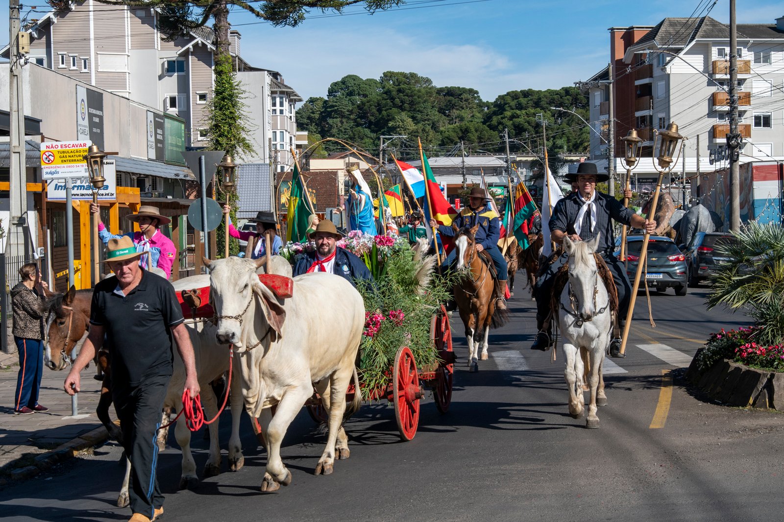 Cavalgada da Fé abre a 66ª Romaria de Caravaggio em Canela
