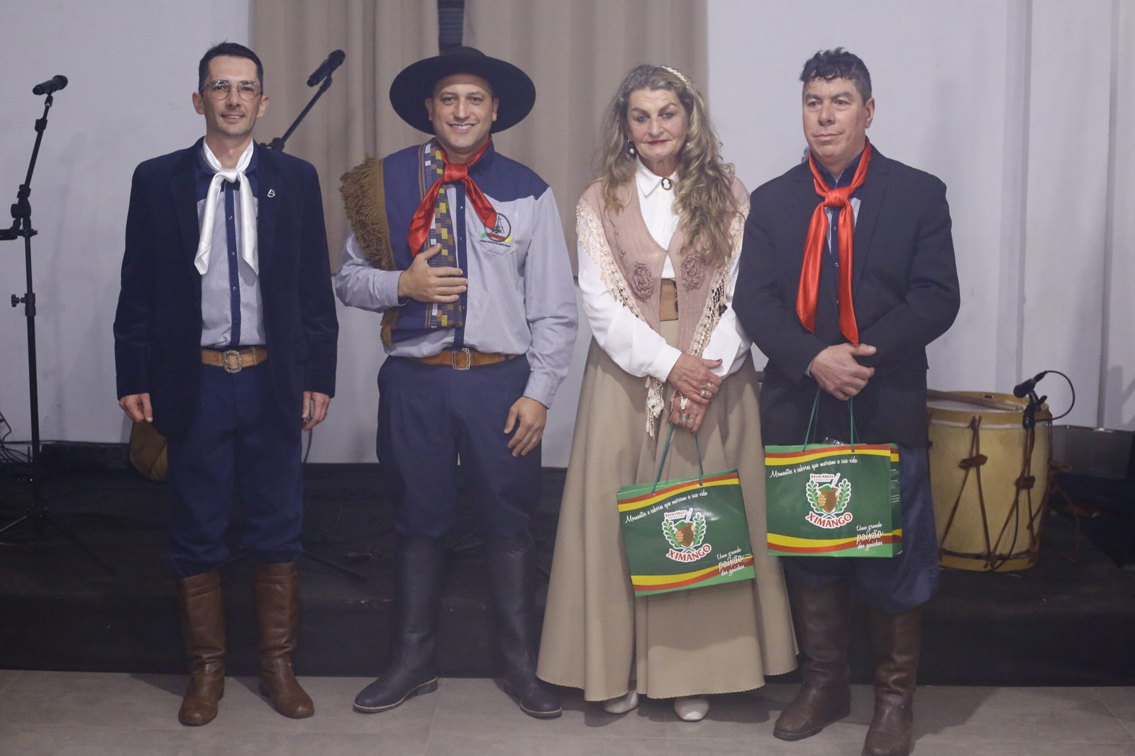 Lideranças do CTG Querência na celebração de seu aniversário de 72 anos.
